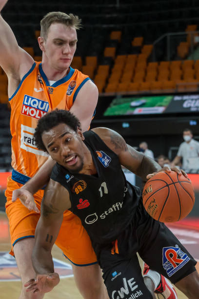 更加鲜明 更加鲜明